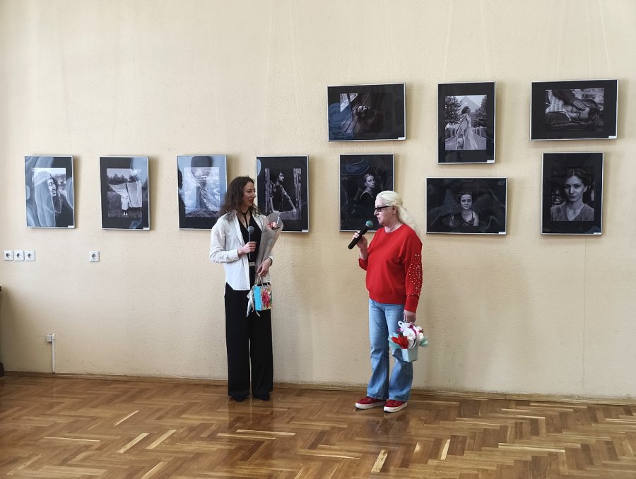 Фотовыставка Марины Земляковой «Свет без цвета»