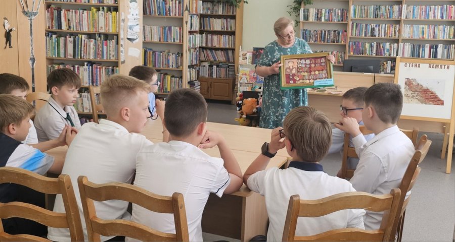 Этих дней не смолкнет слава!