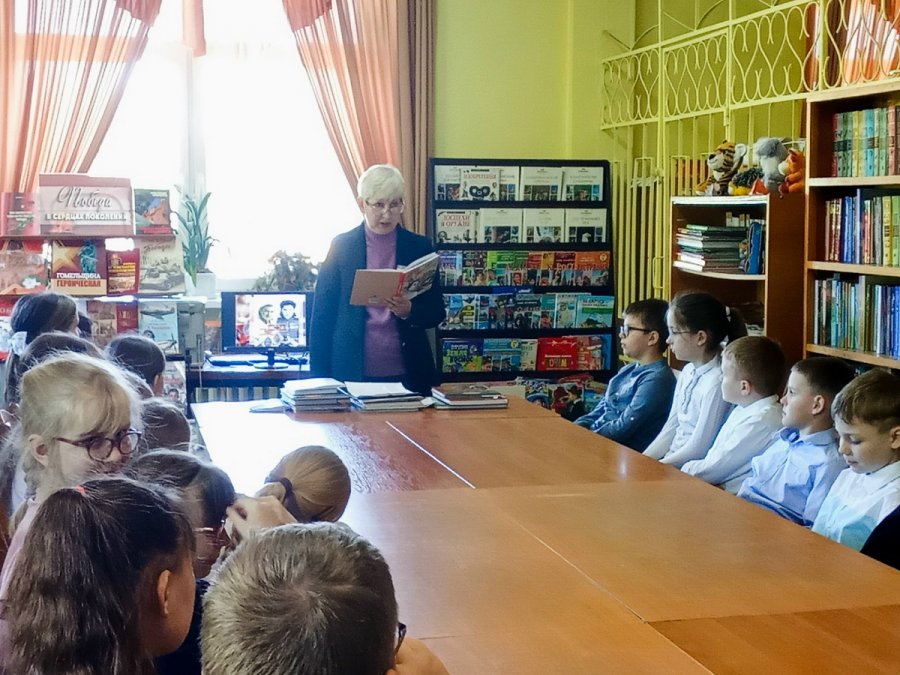 Этих дней не смолкнет слава!