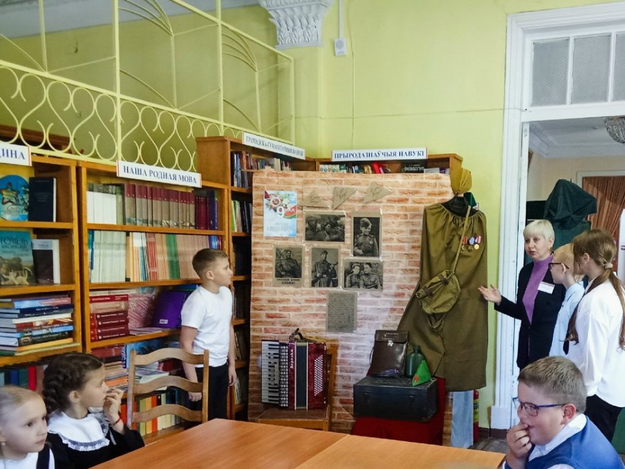 Этих дней не смолкнет слава!