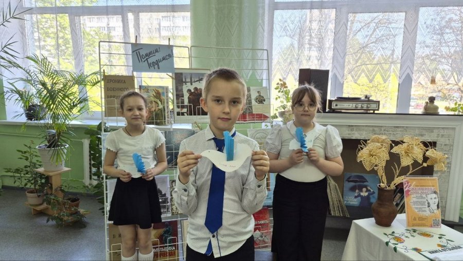 Этих дней не смолкнет слава!