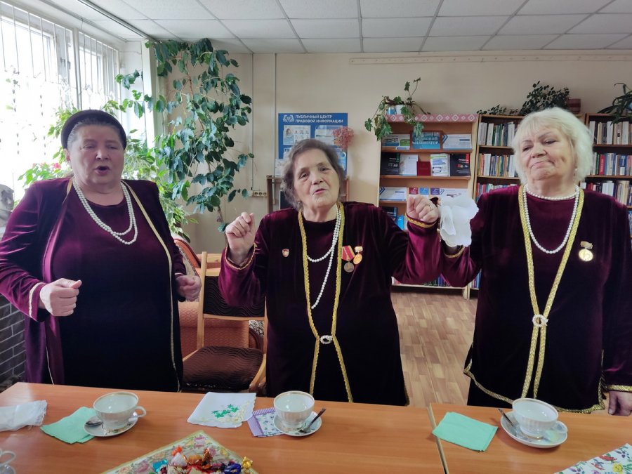 Этих дней не смолкнет слава!