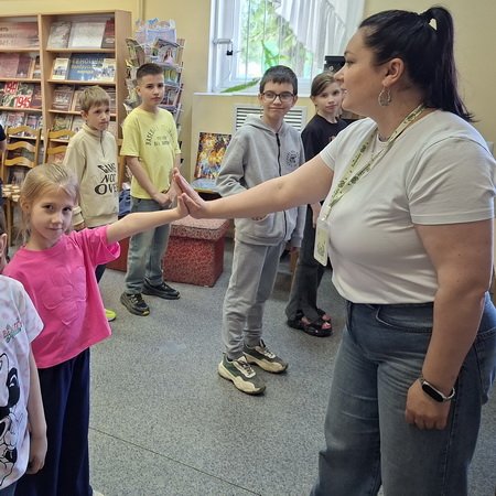 Под парусом мечты летит планета детства
