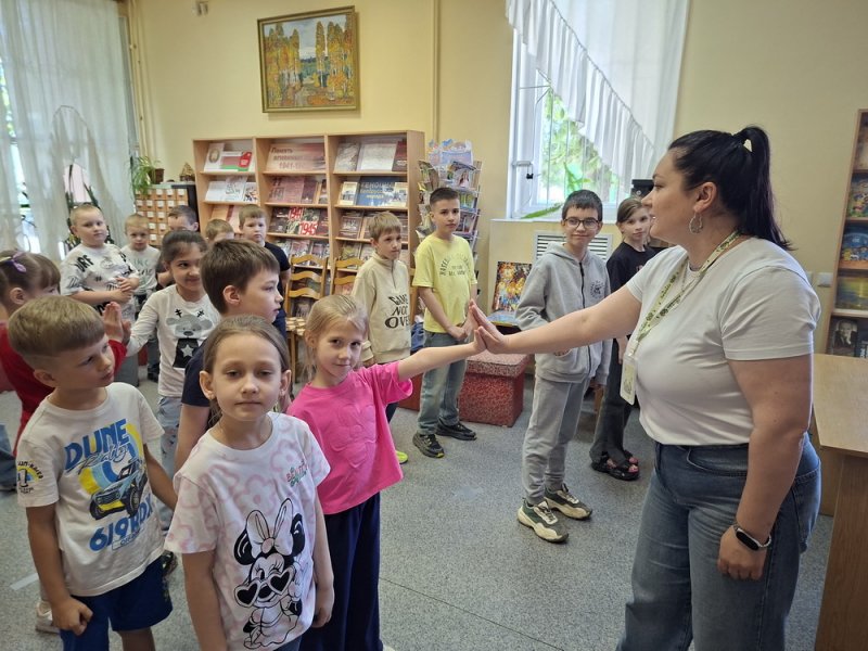 Под парусом мечты летит планета детства
