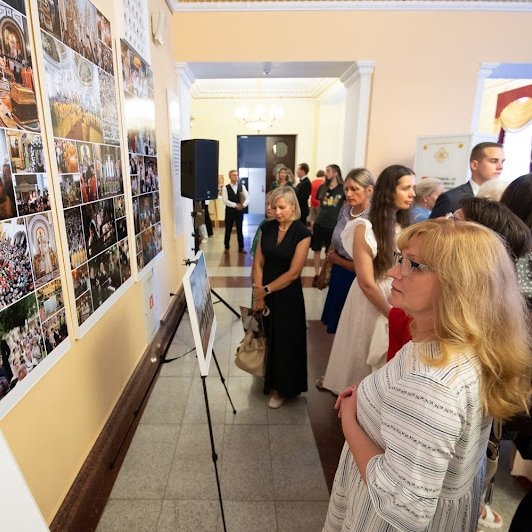 В Гомеле открылась фотовыставка «Литургия с Патриархом»