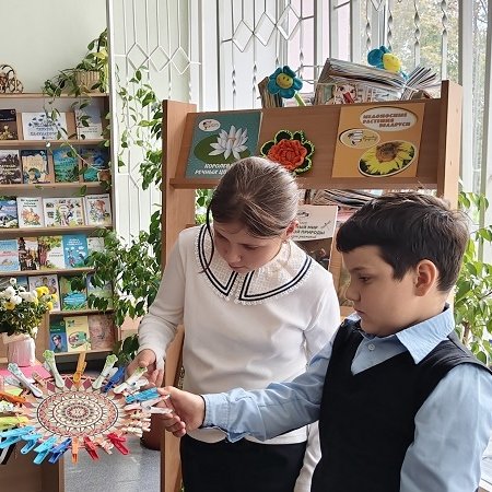 Цветами улыбается планета