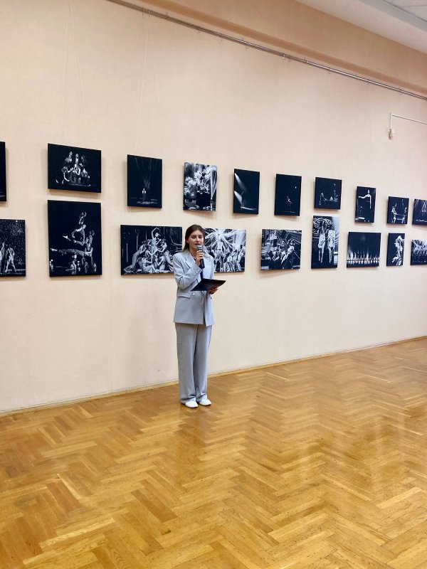 «Застывший мир танца»