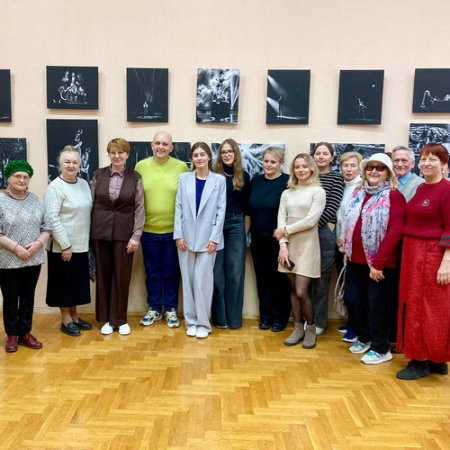 «Застывший мир танца»