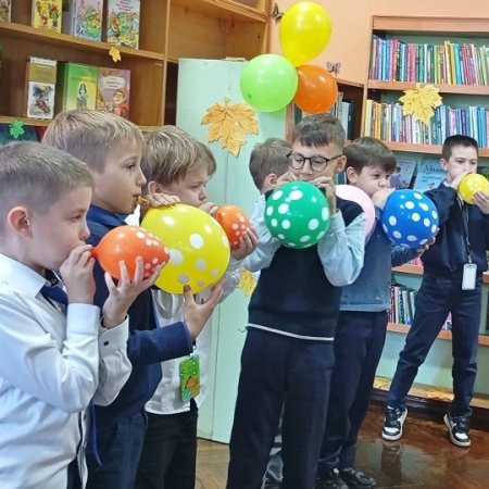 Нет на свете праздника важней, чем прекрасный праздник матерей!